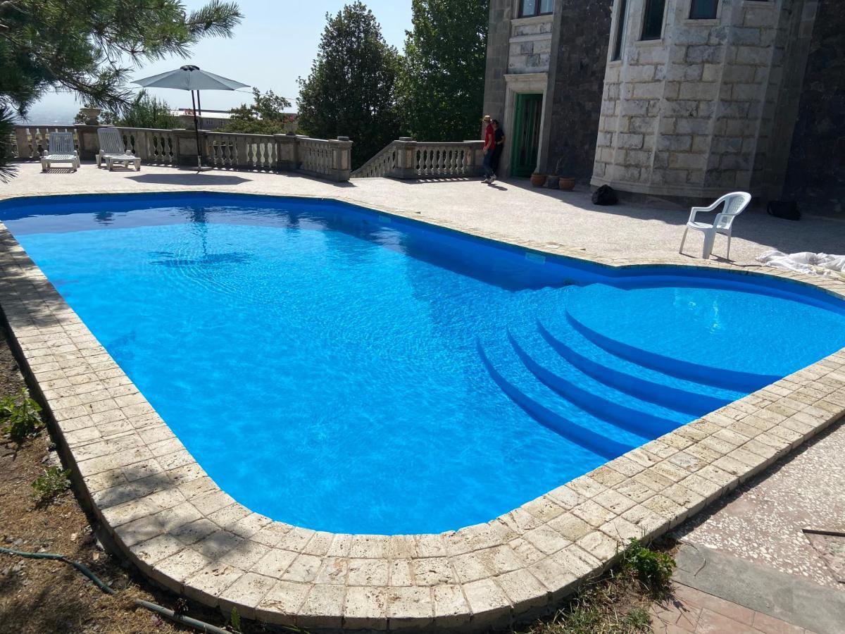 יירבאן X Hotel מראה חיצוני תמונה